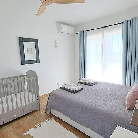 3 Bedroom House In * Senhora da Luz