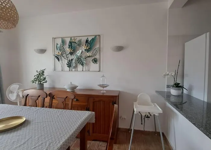 度假居 3 Bedroom House In *