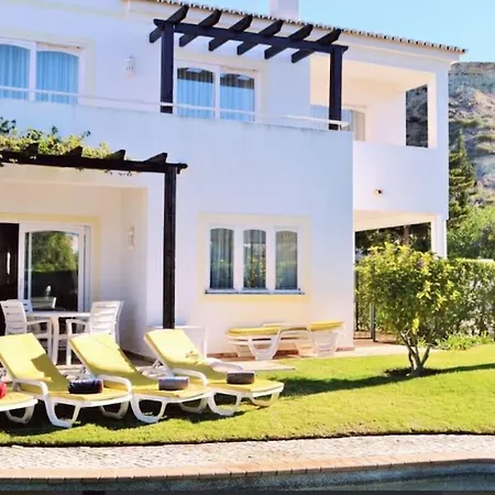 3 Bedroom House In Holiday home *