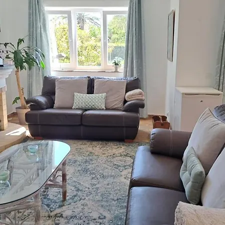 Сasa de vacaciones 3 Bedroom House In *