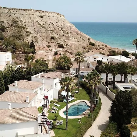 3 Bedroom House In Holiday home *
